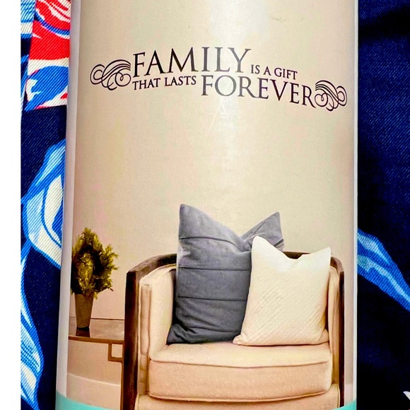 Designer wall decor adhesive quote lettering FAMILY IS A GIFT THAT LASTS FOREVER - Picture 2 of 4